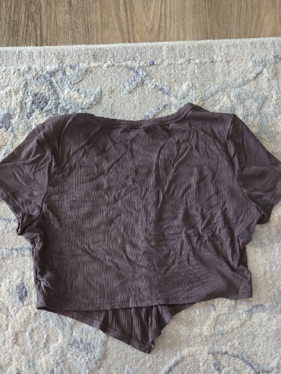 SHEIN Grey Ribbed Pointed-Hem Short Sleeve Crop Top - Picture 2 of 3